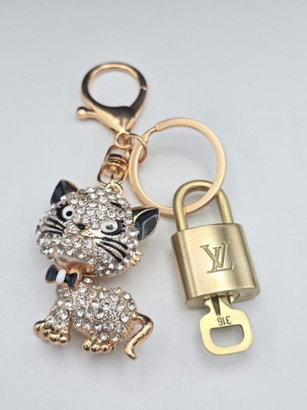 Louis Vuitton Authentic Gold Padlock 🔑 Key + Stylish Unbranded Cat Bag Charm - Picture 4 of 9